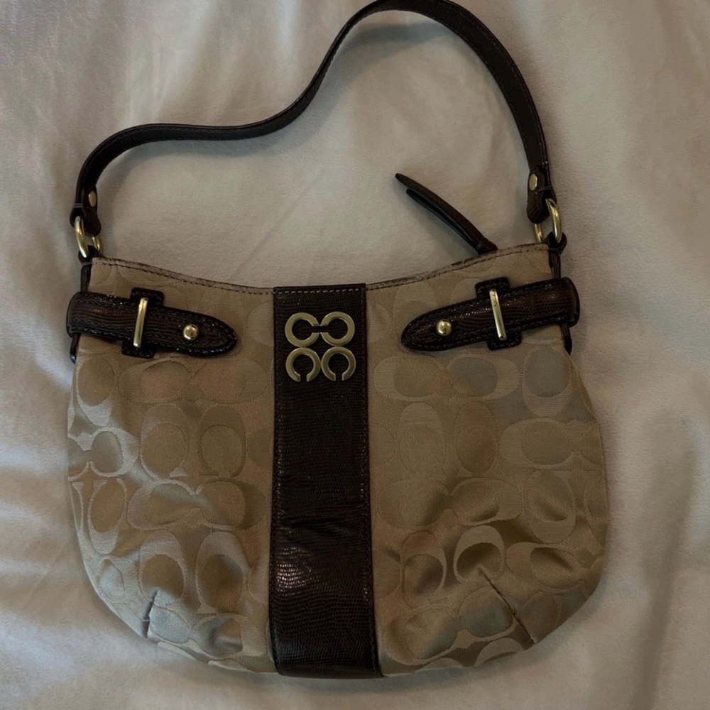 Coach Tan Canvas Women’s Shoulder Bag
